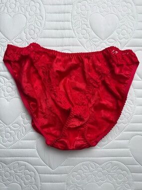 Vintage 90s Victoria’s Secret Red Satin Like Lace Deadstock Panty Large